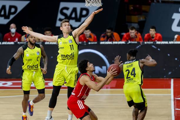 不仅在进攻 不仅在进攻